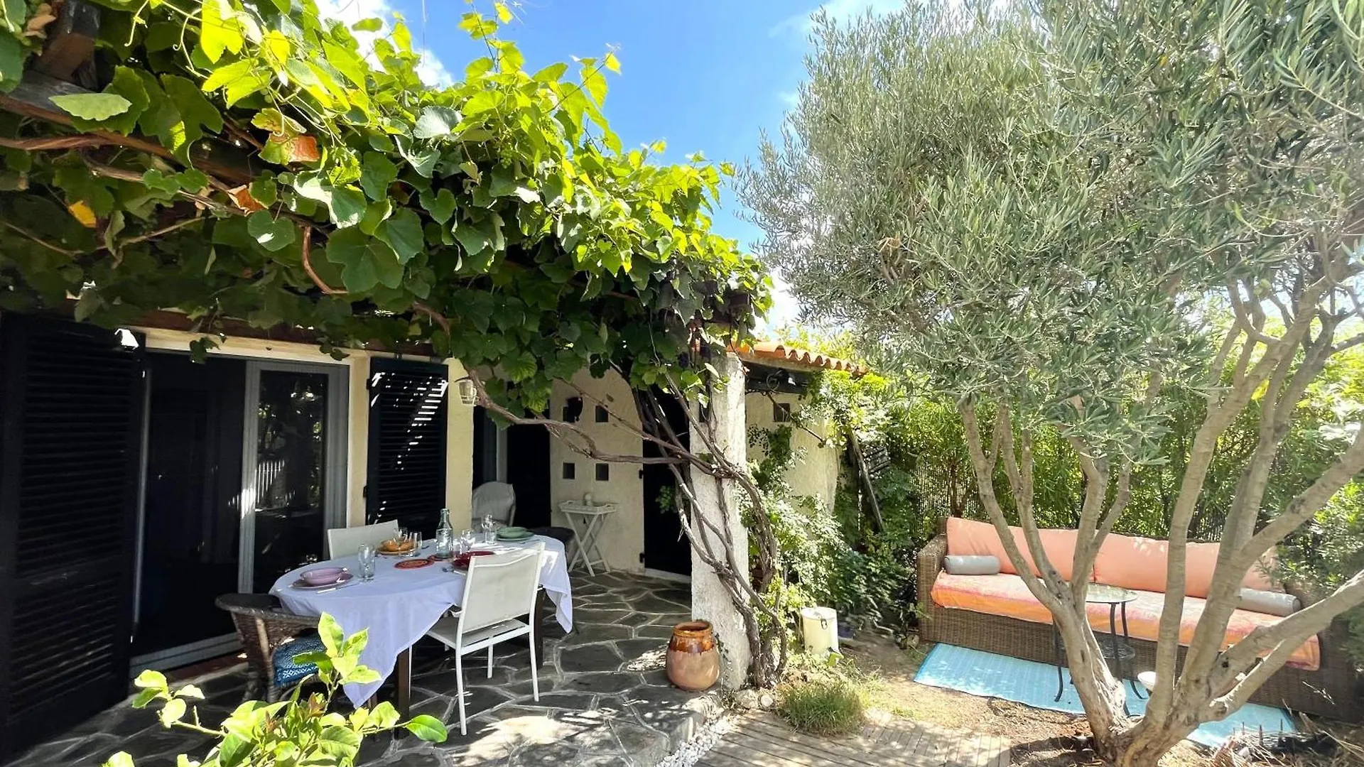 Villa Le Lavandin Maison Pour 4 Personnes Avec Piscine Et Vue Panoramique A La Londe Les Maures